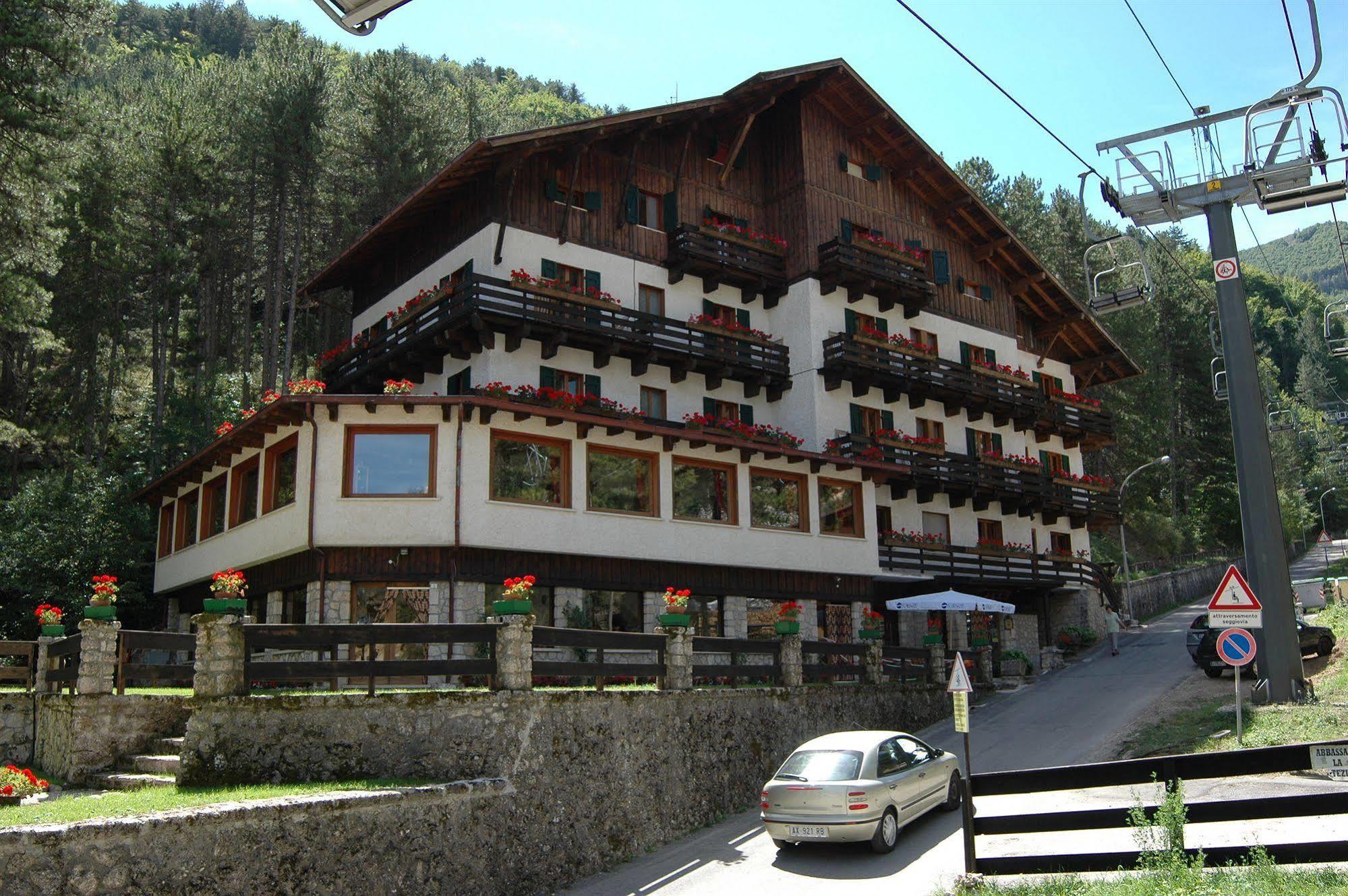 Hotel Garni Mille Pini Scanno Kültér fotó